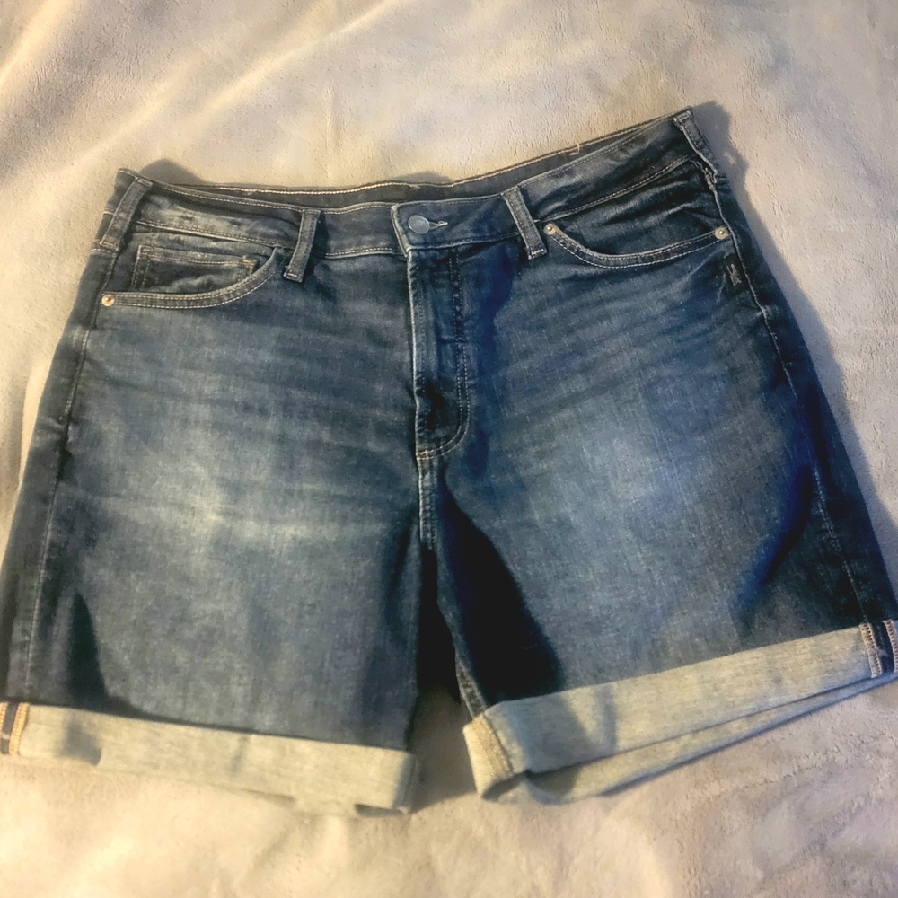 Silver Jeans Women's Indigo Rolled-Hem Denim Shorts